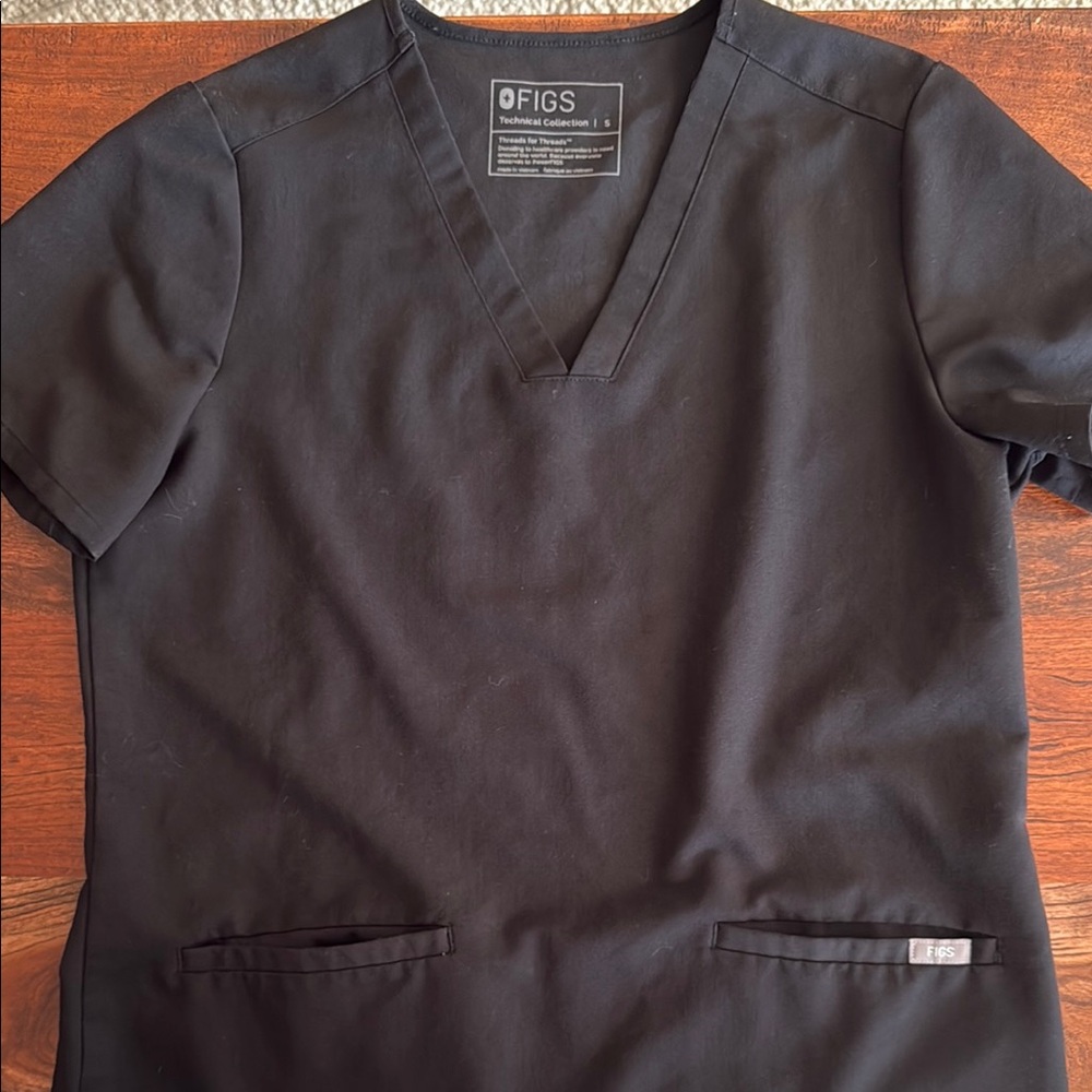 Figs Classic Black Scrub Top